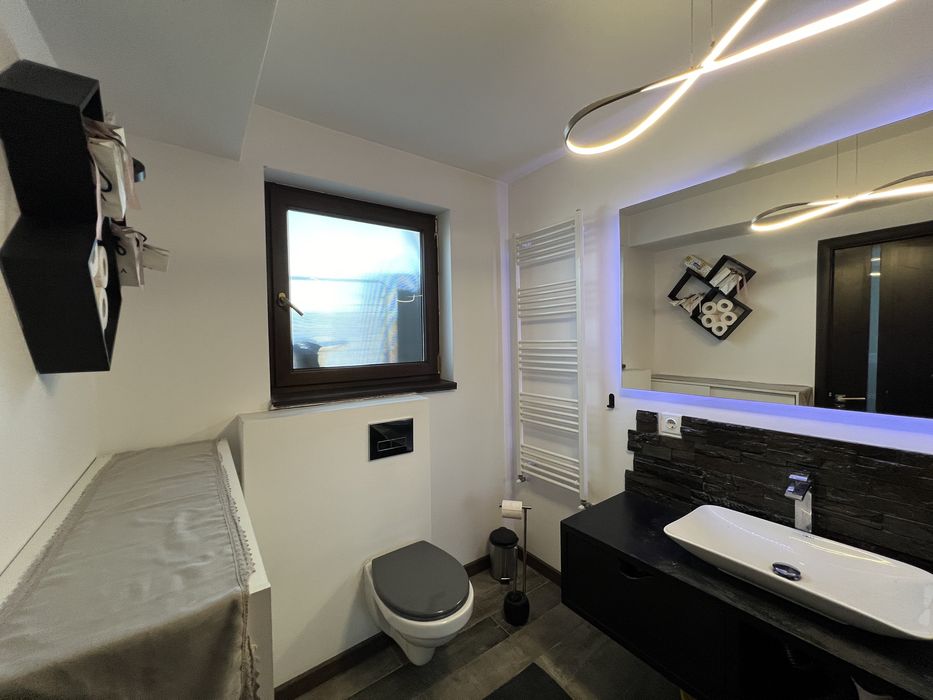 Vând apartamant cu 2 camere semidecomandat, zona Terra