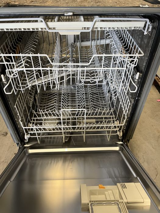 Съдомиялна за пълно вграждане miele