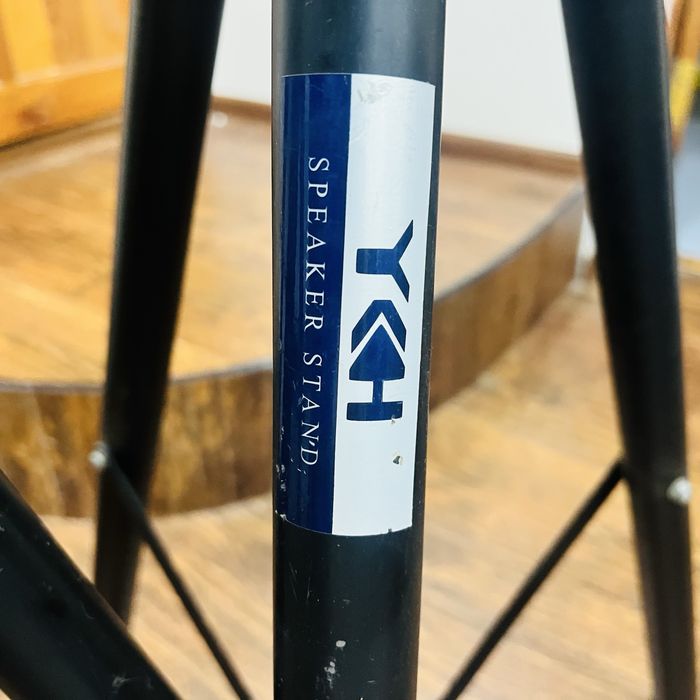 Стойки для акустических колонок