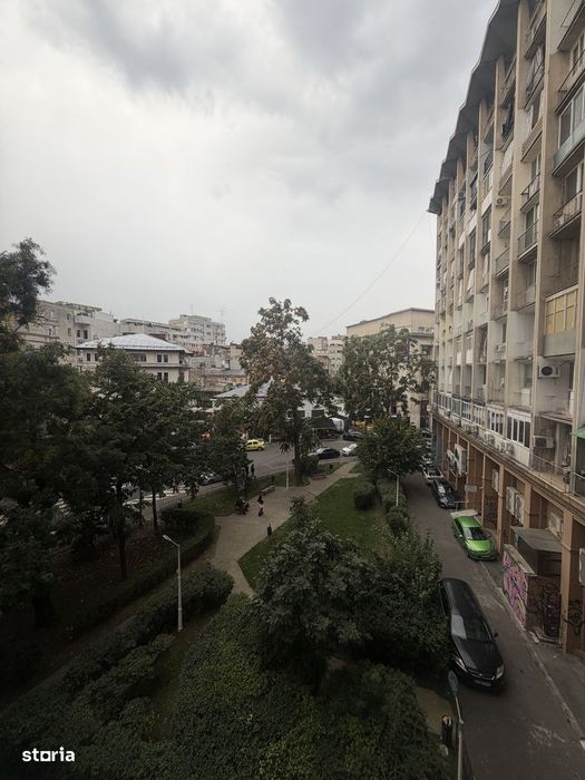 Piata Romana, Metrou, Eva