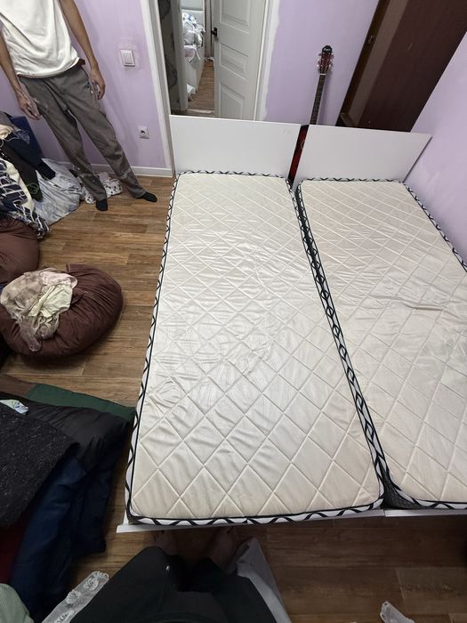Шкаф,кровать , тумбы ,стол срочно