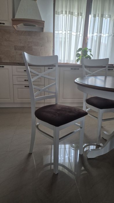 Masa Eveline rotunda cu 4 scaune living/ bucatarie  Mobexpert