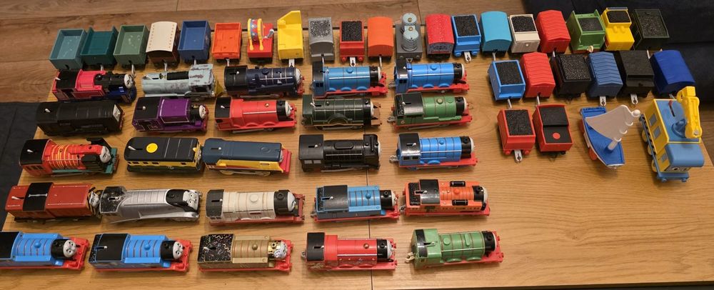 Colectie locomotive pe baterii Thomas&Friends