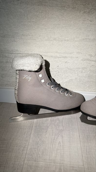 коньки женские.