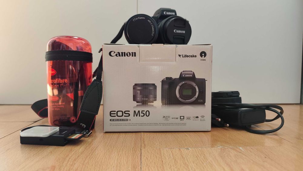 Canon EOS M50 + 2 обектива + аксесоари