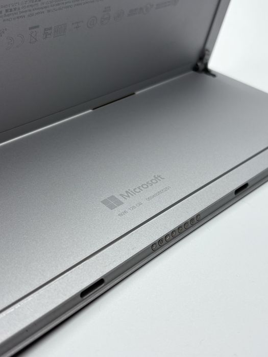 Tableta Microsoft Surface GO 2 - 128Gb / 8Gb Ram - IMPECABIL + Garanti