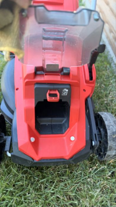 Продавам акумулаторна косачка EINHELL GE-CM 18/33 Li 18 V