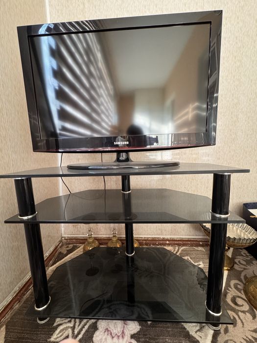 Продам телевизор с подставкой