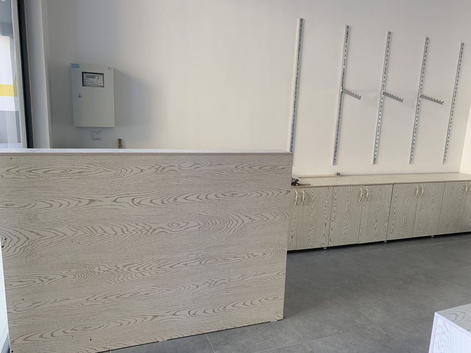 Ассалому алайком. Кийим дукон учун Витрина сотилади