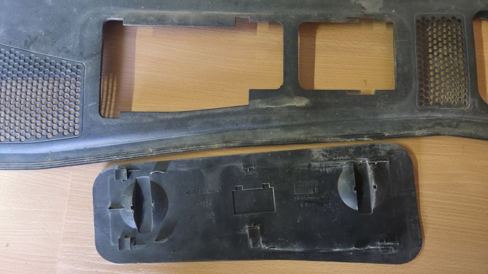 Кора над акумулатора Passat 5