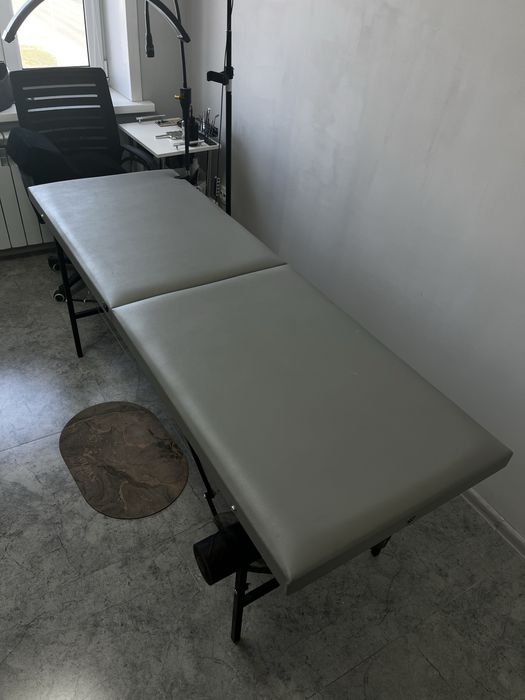 Кушетка серого цвета