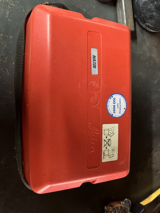 теодолит Leica NA728