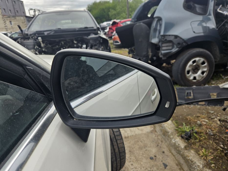 oglinda dreapta cu rabatre manuala si reglaj electric audi a3 8v 2015