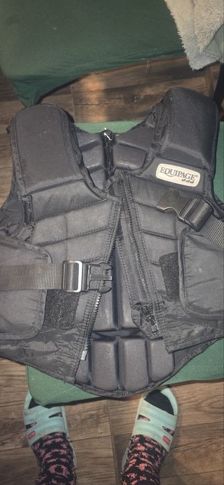 Предпазна жилетка за дете