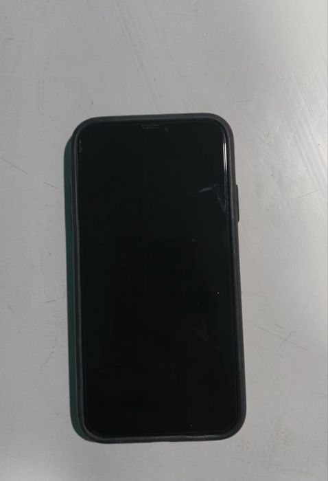 Iphone 11 oʻrta holatli