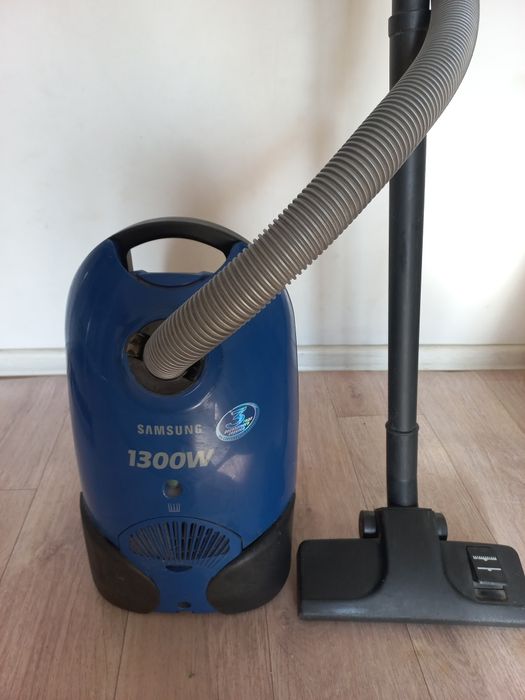 Пылесос "Samsung " 1300 w работает хорошо
