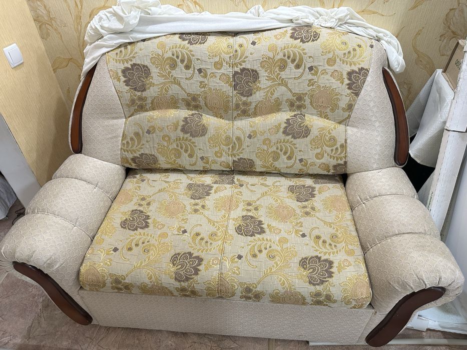 Продам диван выдвижной тройка