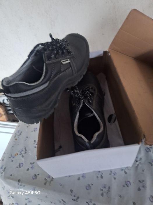 Bocanci cu bombeu de lucru