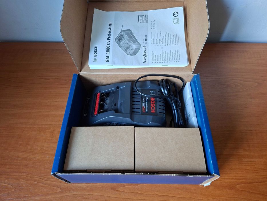 Set 6 acumulatori si incarcator Bosch Professional 18V noi in valiza L-BOXX