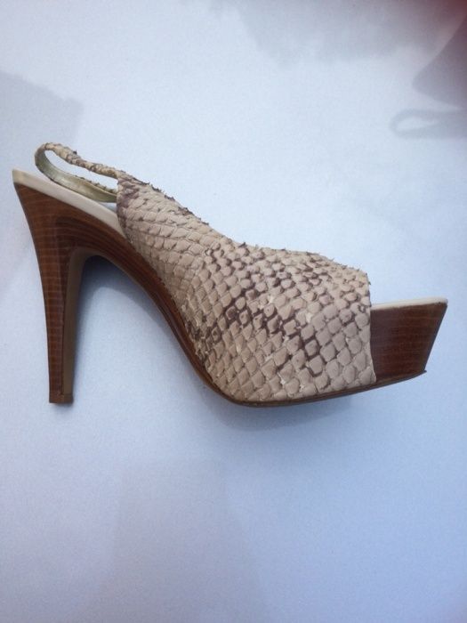 Босоножки кожаные. Натуральный питон!