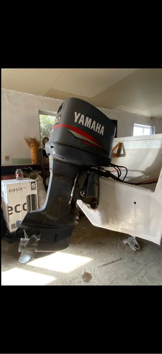 Мотор Yamaha вместе с прицепом