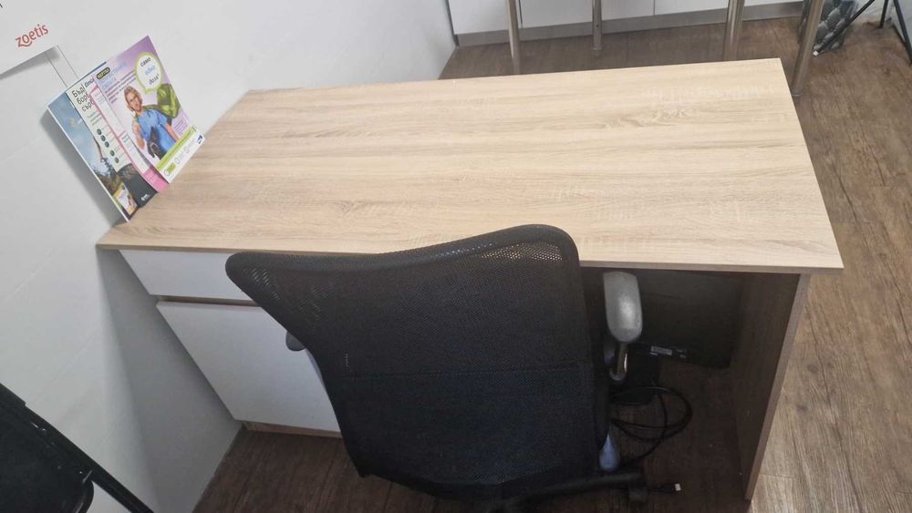 Офис бюро с шкаф - почти ново - 3 броя