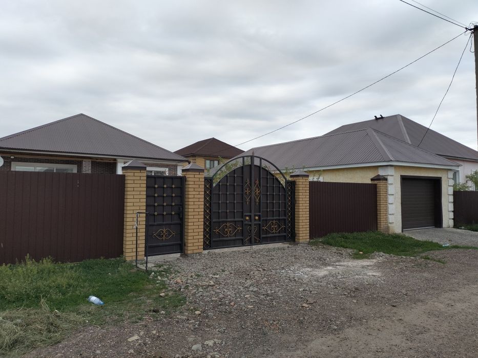 Продам дом  район гипермаркет Дина