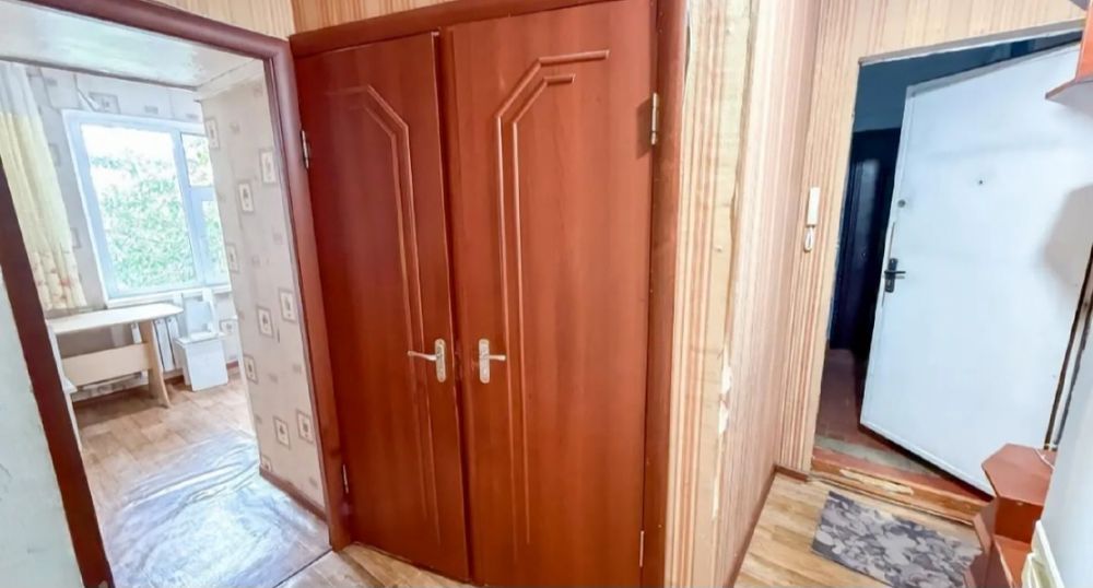 продам 2-х ком. 46кв. 4мкр. 4-этаж