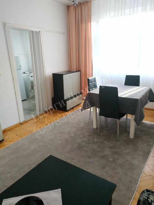 Дава се под наем Тристаен апартамент в Разград, Център - 80 кв.м за 400 € - Снимка #1