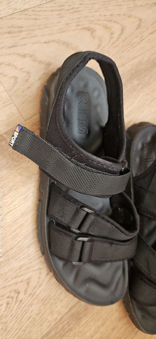 Продам сандали подростковые