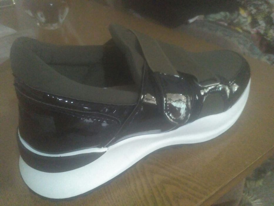 Кроссовки женские новые, дёшево 37 размер