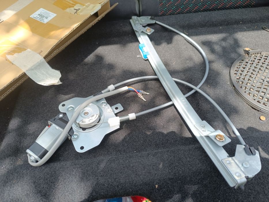 Стъклоповдигач ляв