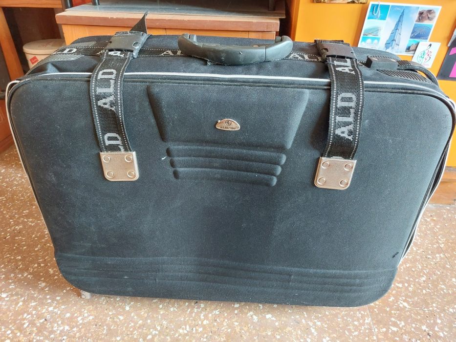 Черен латексов куфар Aliendy