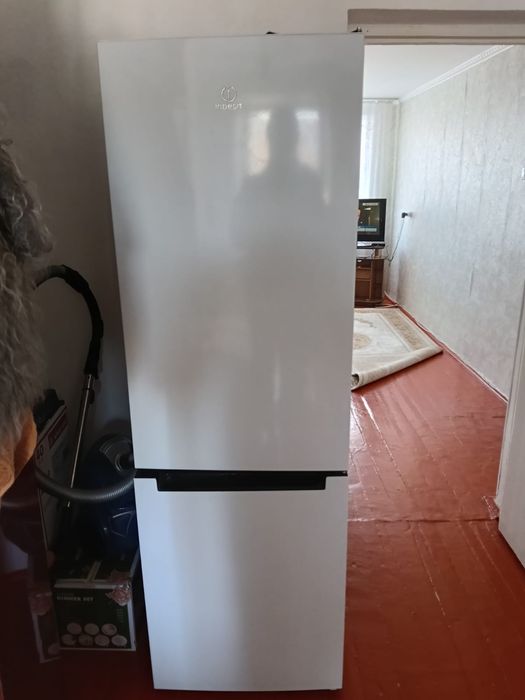 Холодильник Indesit