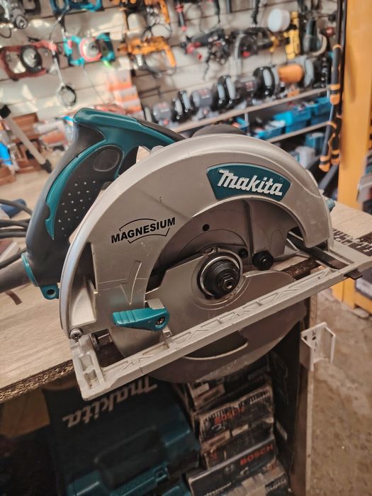Макита Церкулярка 5008MG