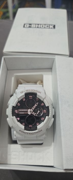 G-SHOCK дамски часовник бял