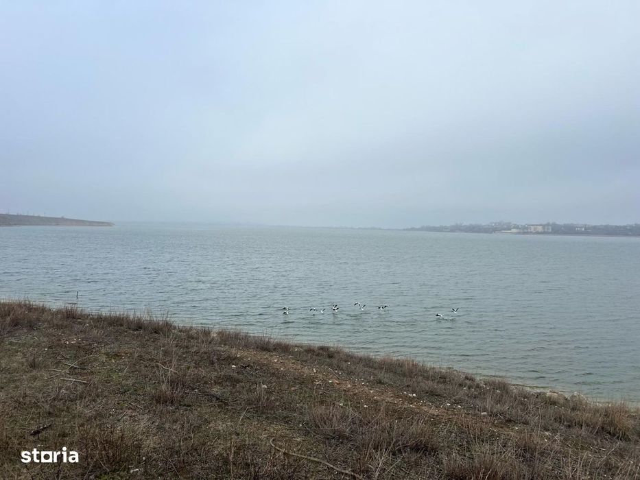 Teren de vânzare cu vedere la lac