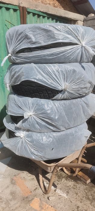 Шины зимние шипованные б/у