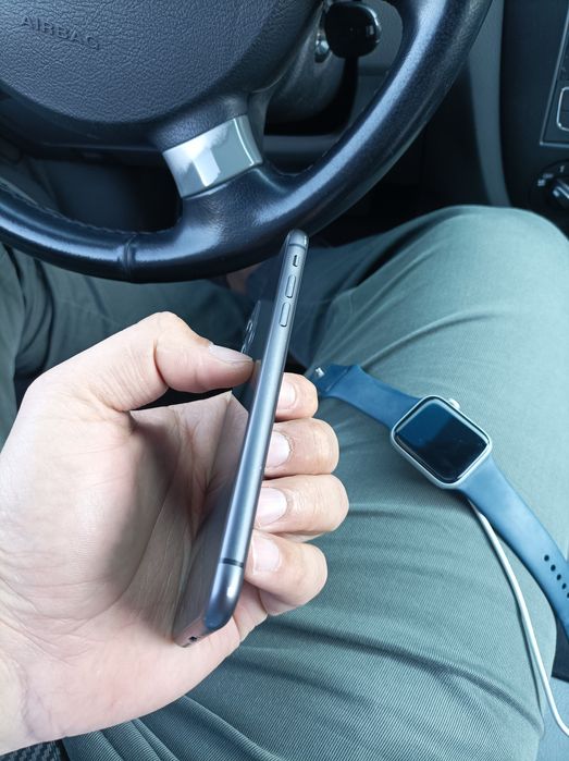 iPhone 11 Black 128 + watch Se 44