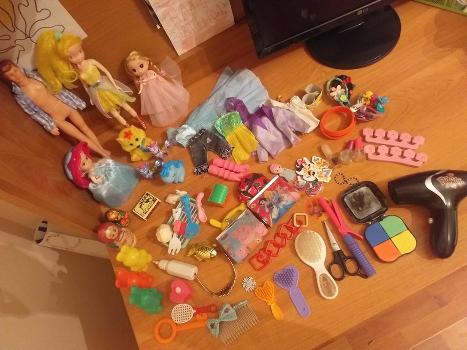 продаются игрушки набором