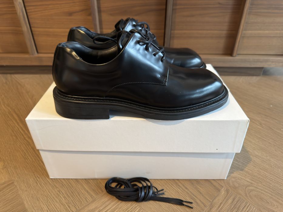 COS Pantofi Derby din piele cu vârf pătrat