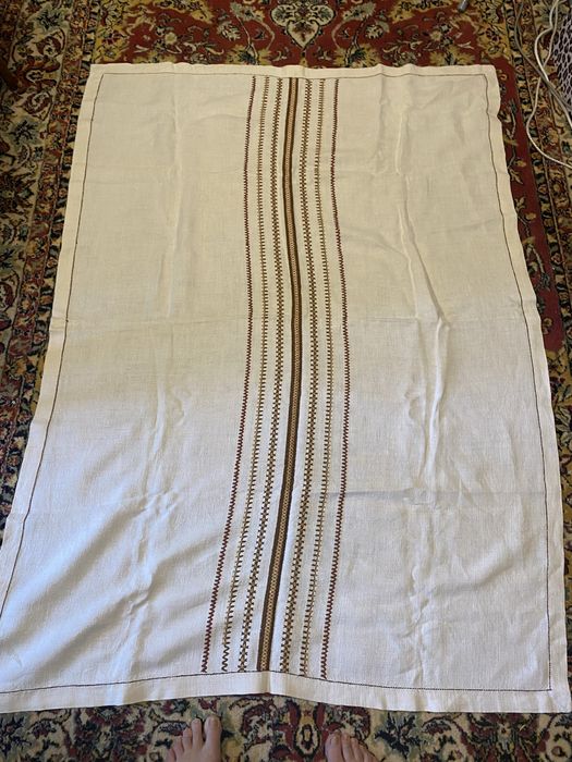 Fata masa brodata manual