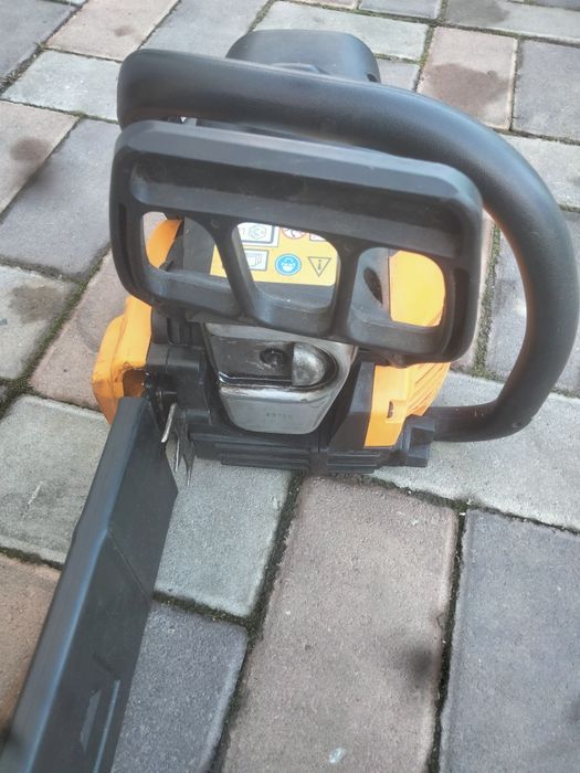 Vînd drujbă motor Husqvarna