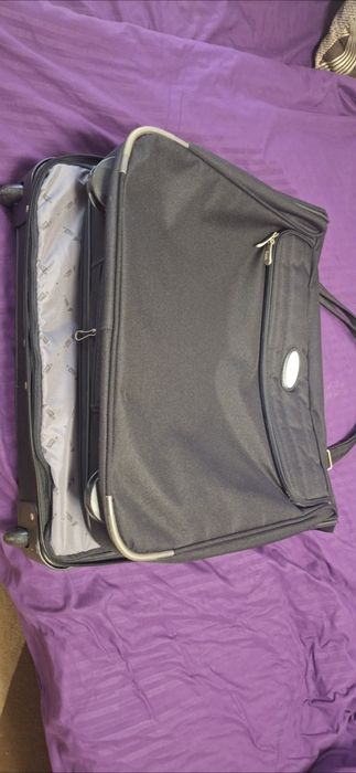 Geanta de calatorii pentru costume.