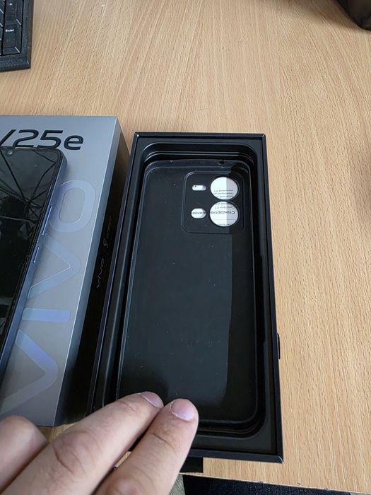 Продам телефон Vivo v25e