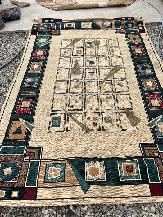 Палас в хорошем состоянии