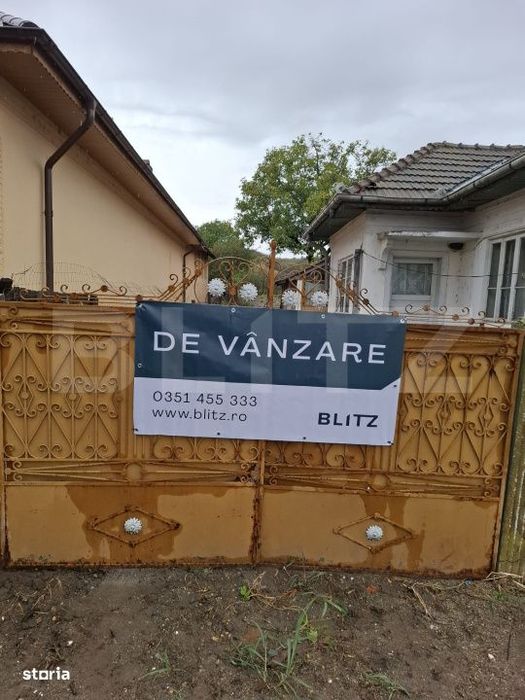 Casa batraneasca la strada, Podari-Livezi, teren 822 mp