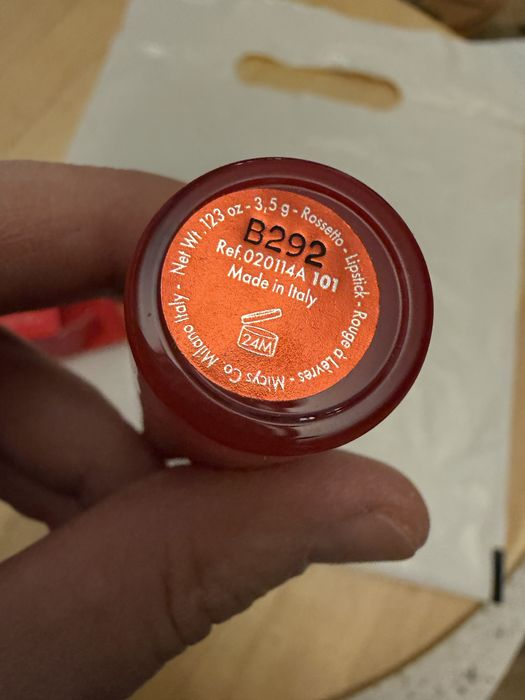 Продам губную помаду!