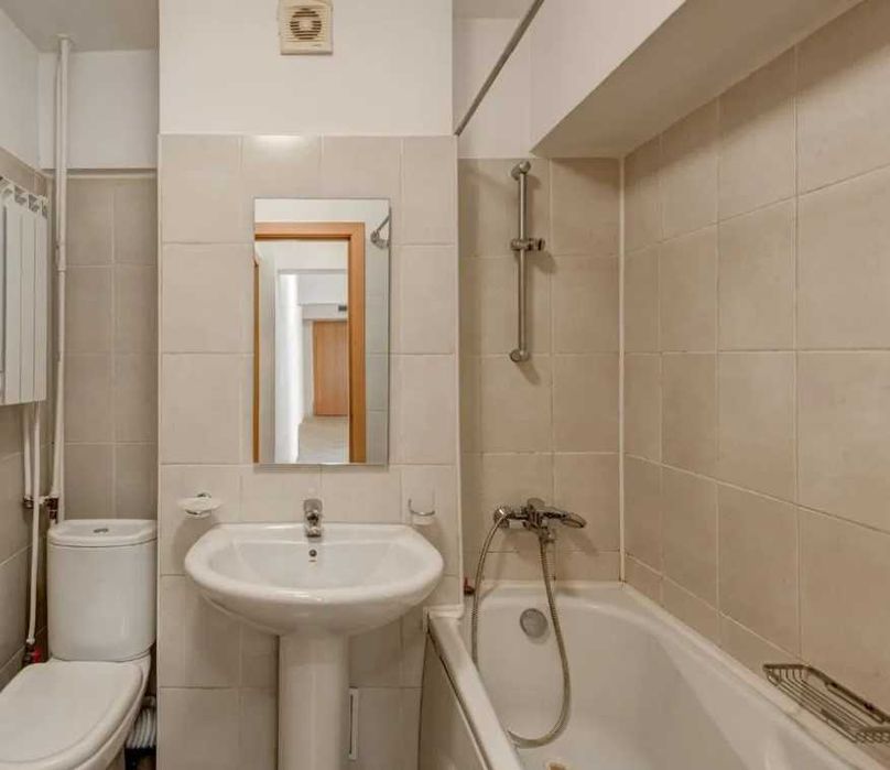 Дава се под наем Тристаен апартамент в Пловдив, Център - 86 кв.м за 418.2 € - Снимка #2