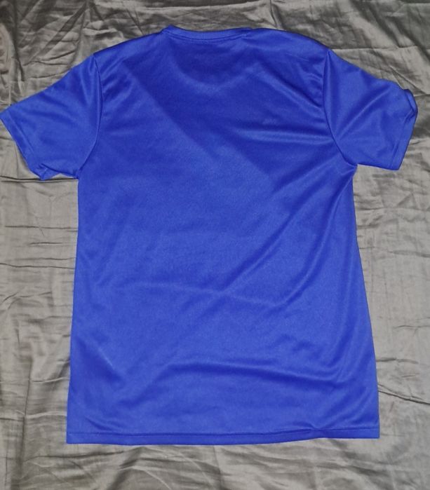 Vând tricou Adidas